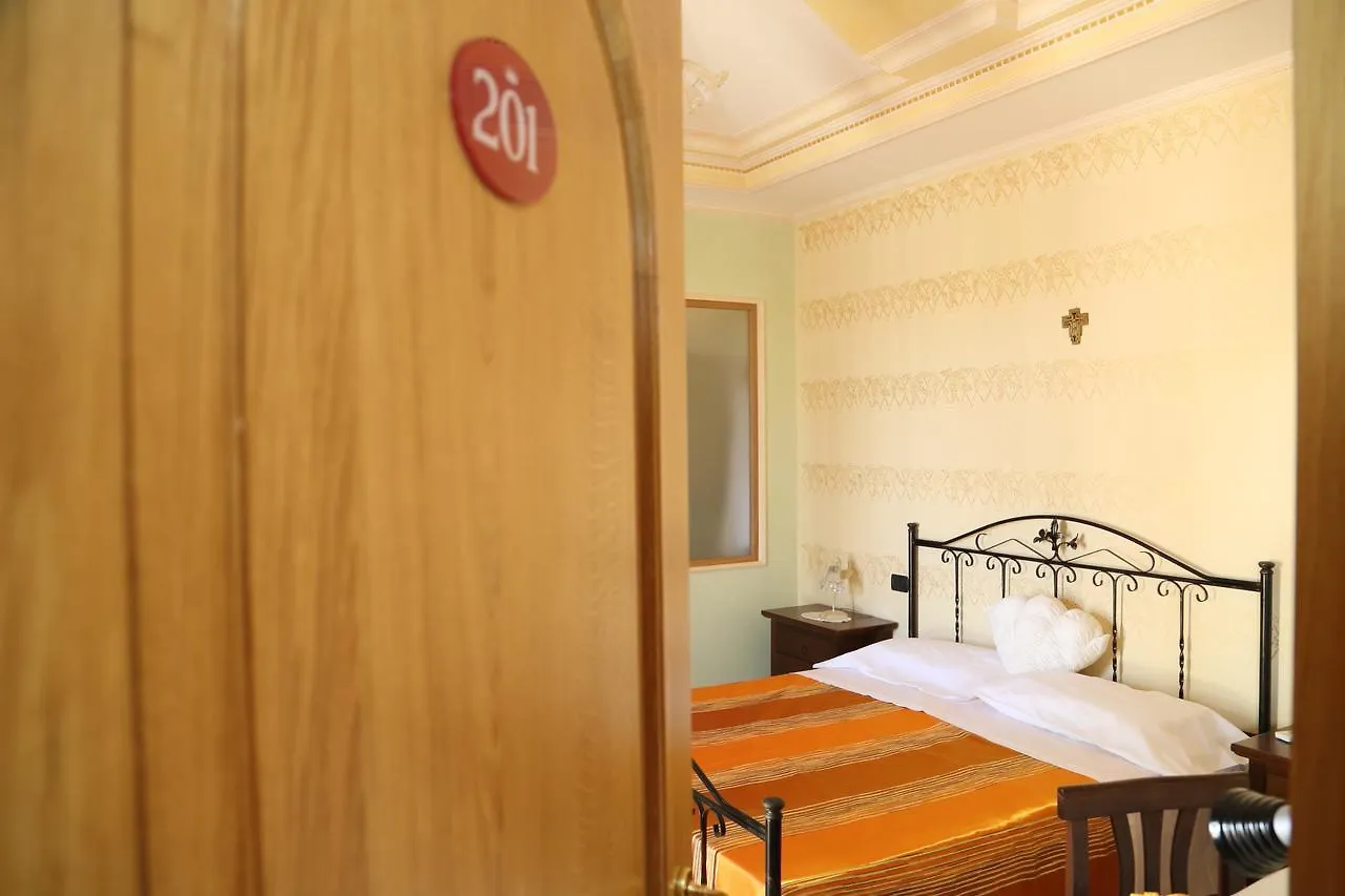 Villa Manno Barcellona-Pozzo di Gotto Bed & Breakfast